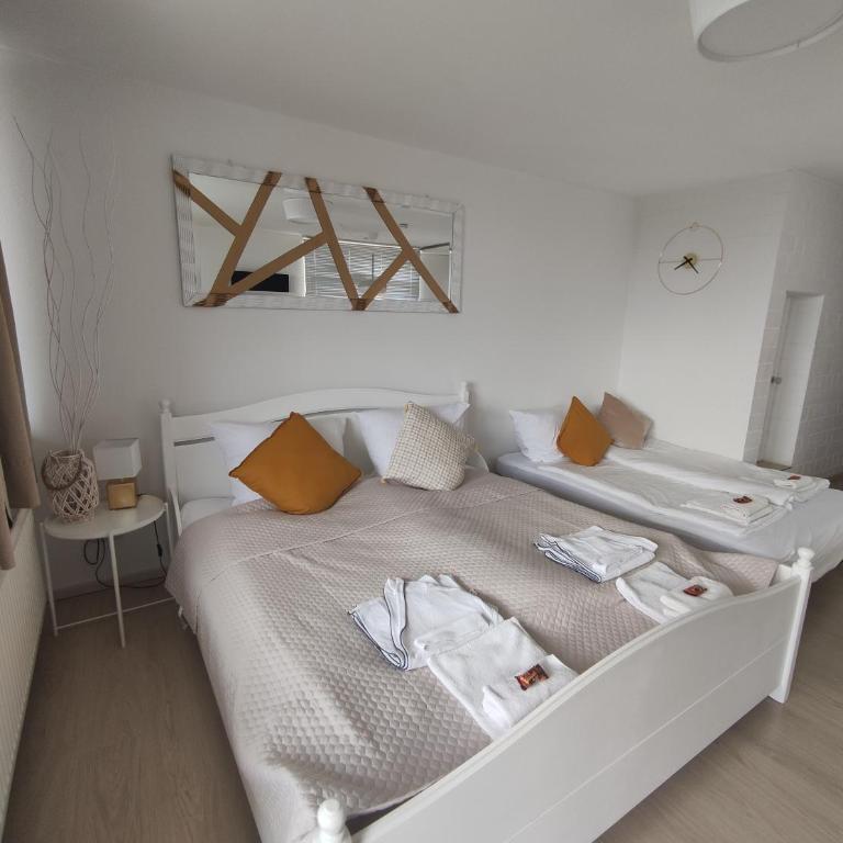 Pools, Sauna und Balkon mit Panoramablick - Apartment mit 1 Schlafzimmer, Balkon und Bergblick - 5