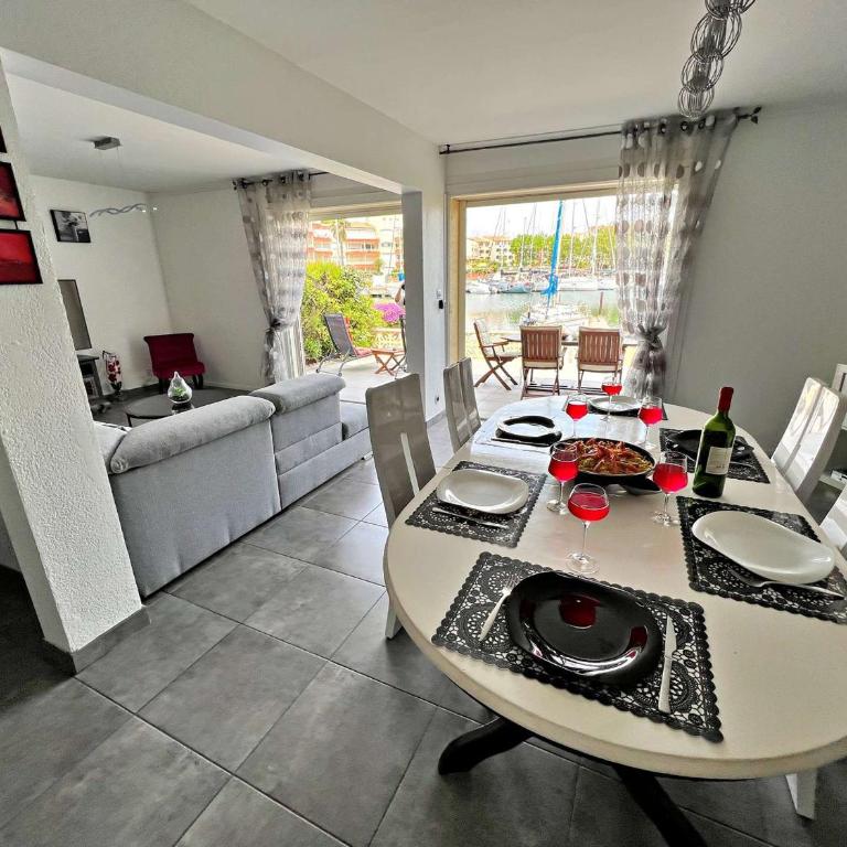Marina lumineuse avec terrasses et plage privée à Cap d'Agde - FR-1-387-181 - Apartment - 5
