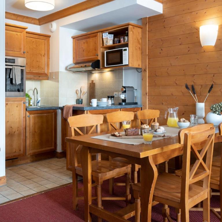 Résidence Pierre & Vacances Premium Arc 1950 Le Village - Appartement Supérieur 2 Chambres avec Balcon - Accès à la Piscine Intérieure (6 Personnes) - 1