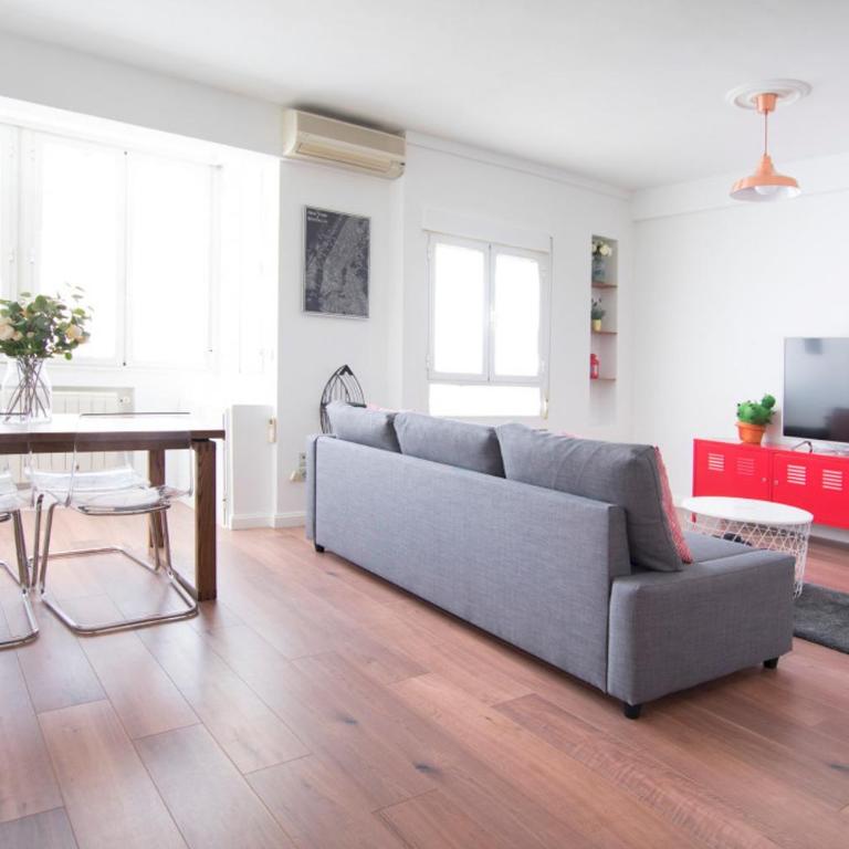 Bright and Wide apartment - Avenida de America - Two-Bedroom Apartment - 4