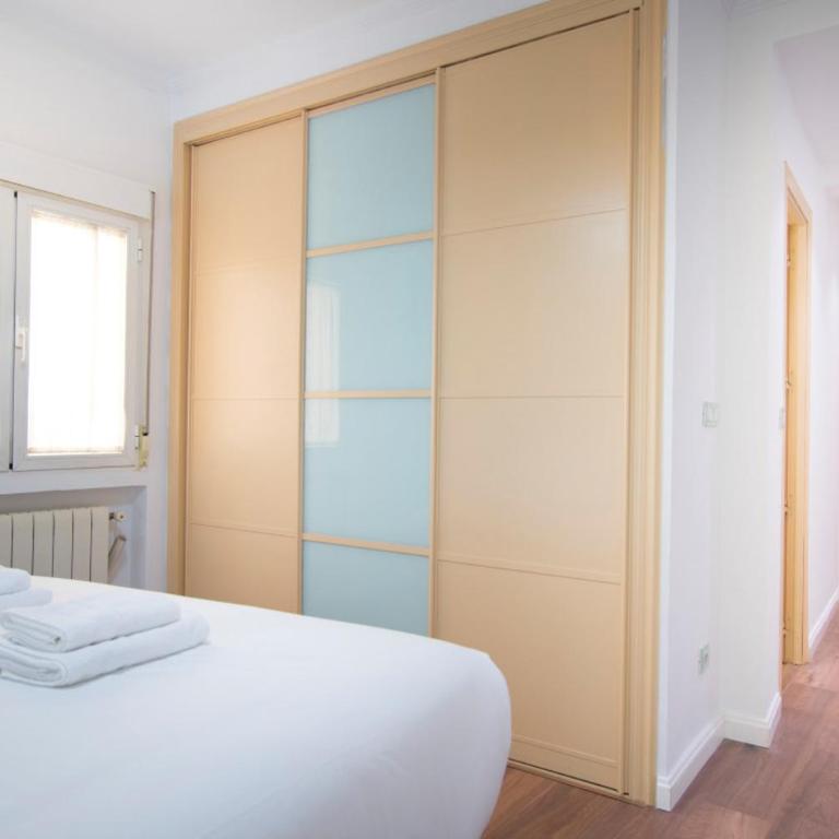 Bright and Wide apartment - Avenida de America - Two-Bedroom Apartment - 14