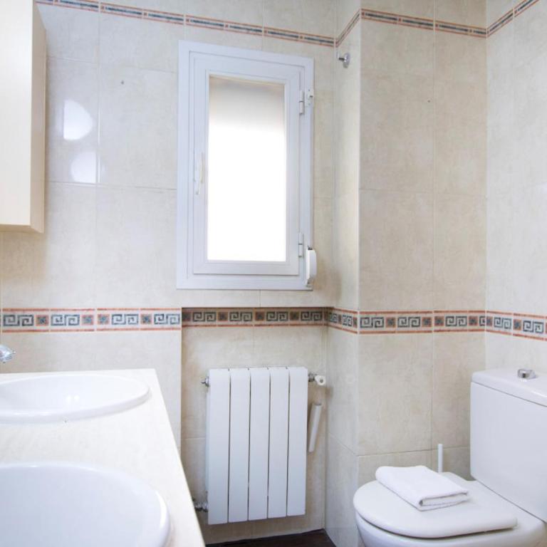 Bright and Wide apartment - Avenida de America - Two-Bedroom Apartment - 21