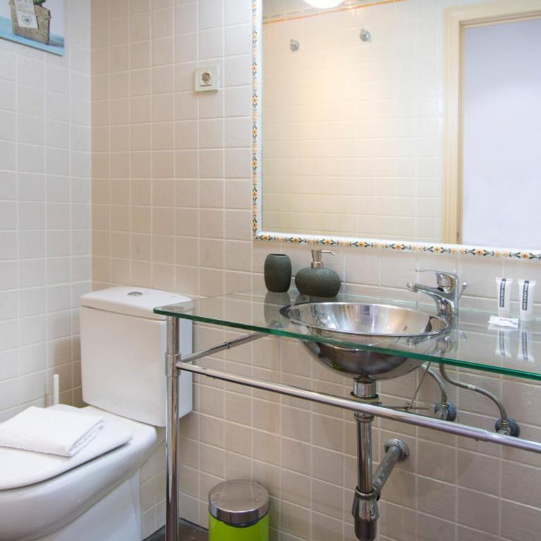 Bright and Wide apartment - Avenida de America - Two-Bedroom Apartment - 24