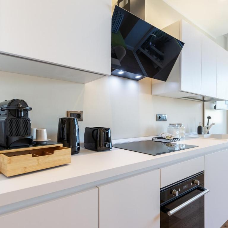 Moderno Attico con Vista Panoramica e Piscina - Appartamento con 2 Camere da Letto - 5