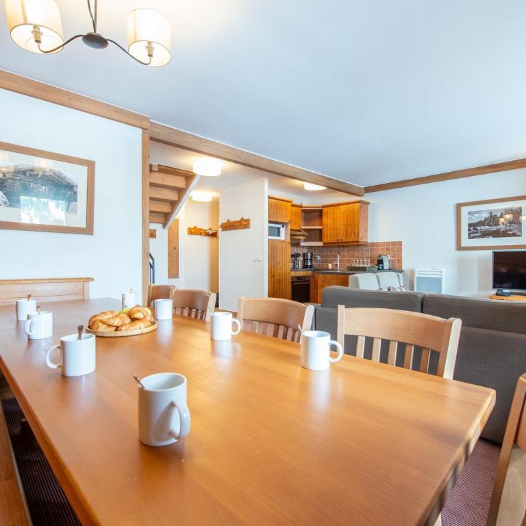 Résidence Pierre & Vacances Premium Arc 1950 Le Village - Appartement Supérieur 4 Chambres avec Balcon - Accès à la Piscine Extérieure (10 Personnes) - 4