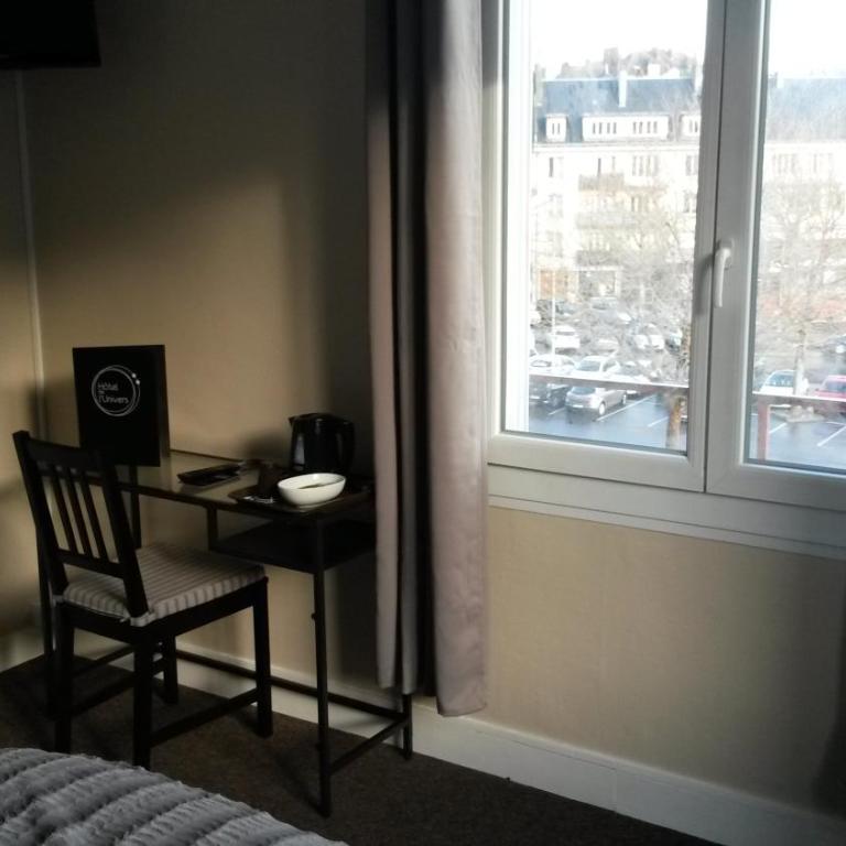 Hotel De l'Univers - Chambre Triple - Vue sur Port - 4