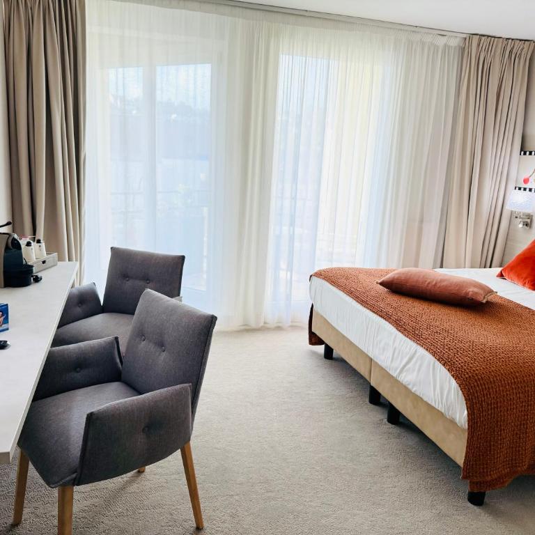 Best Western Les Bains Hotel et SPA - Chambre Supérieure avec Terrasse - Lit King-Size - 9