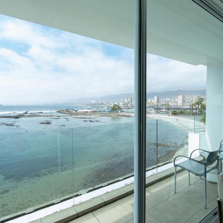 Terrado Suites Antofagasta - Suite Doble con vista al mar - 2 camas grandes - 5