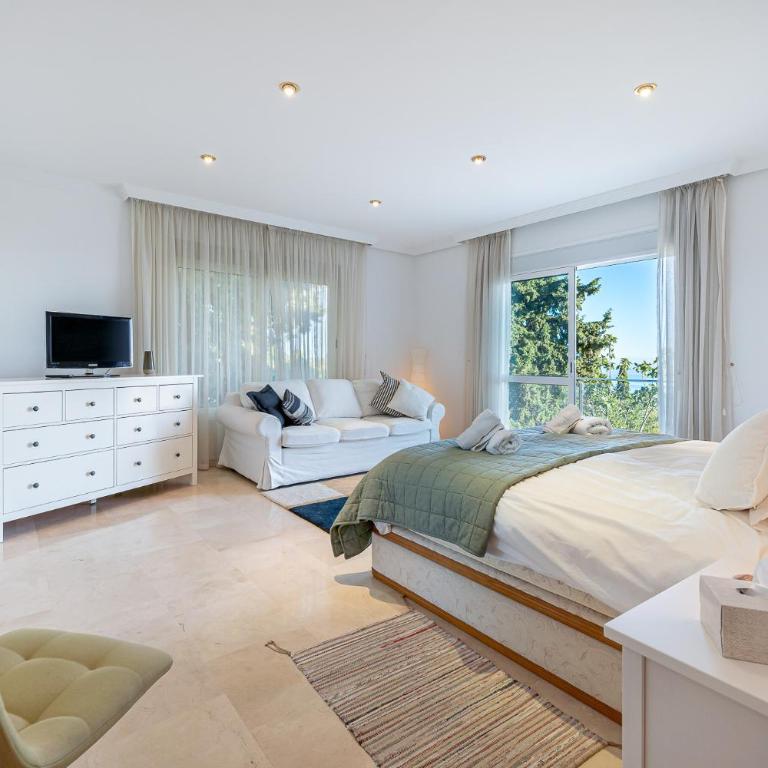 Stunning Villa with Panoramic Views of the Med - Villa Deluxe - 13