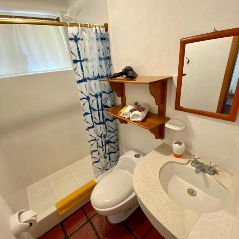 Hostal Casa de Mathias cerca del parque nacional galapagos - Large Double Room - 3