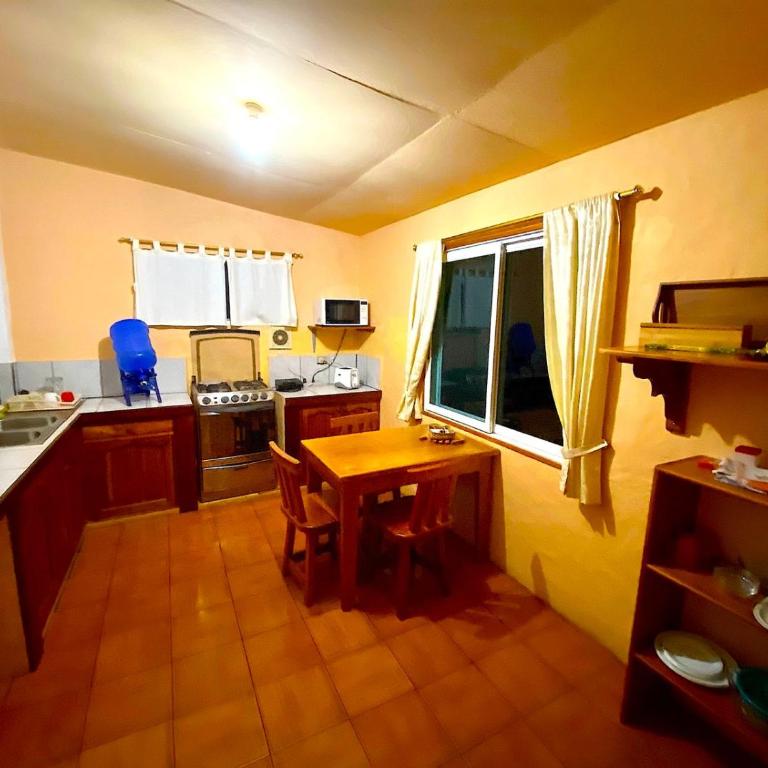 Hostal Casa de Mathias cerca del parque nacional galapagos - Large Double Room - 4