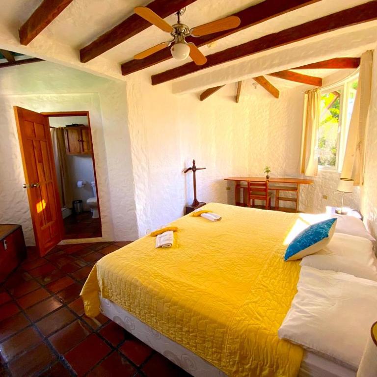Hostal Casa de Mathias cerca del parque nacional galapagos - Large Double Room - 11