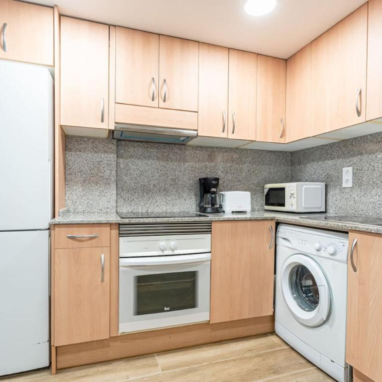 Salou Moderno Cozy 5pax Wifi AA Parking - Two-Bedroom Apartment with Terrace - 34