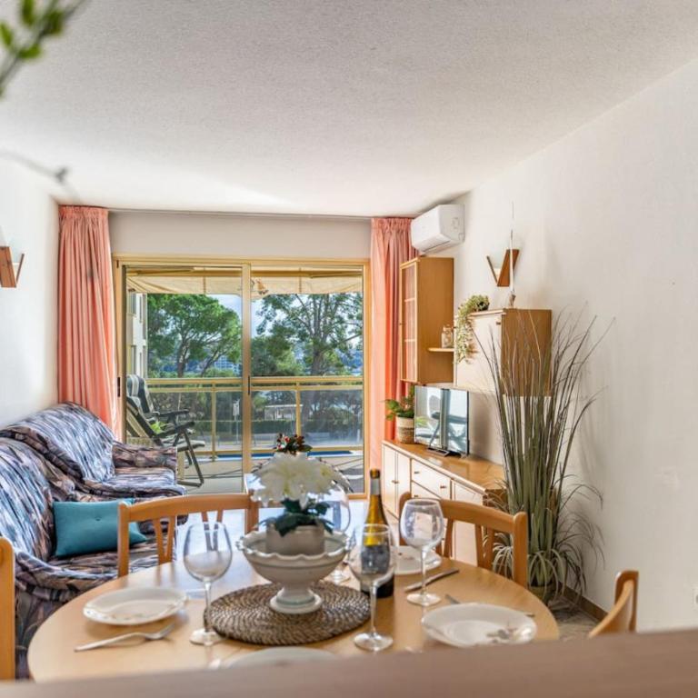 Oasis Salou (6Pax) PortAventura Pool Wifi Parking - Three-Bedroom Apartment with Sea View - 73