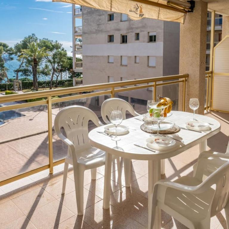Oasis Salou (6Pax) PortAventura Pool Wifi Parking - Three-Bedroom Apartment with Sea View - 71