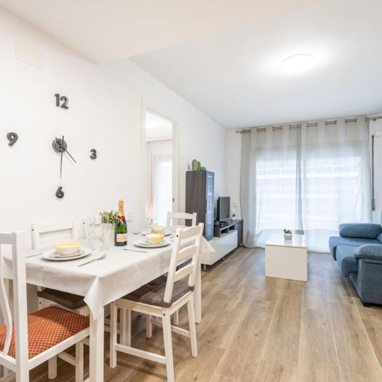Salou Moderno Cozy 5pax Wifi AA Parking - Two-Bedroom Apartment with Terrace - 28