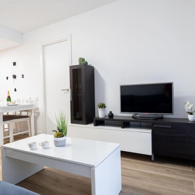 Salou Moderno Cozy 5pax Wifi AA Parking - Two-Bedroom Apartment with Terrace - 21