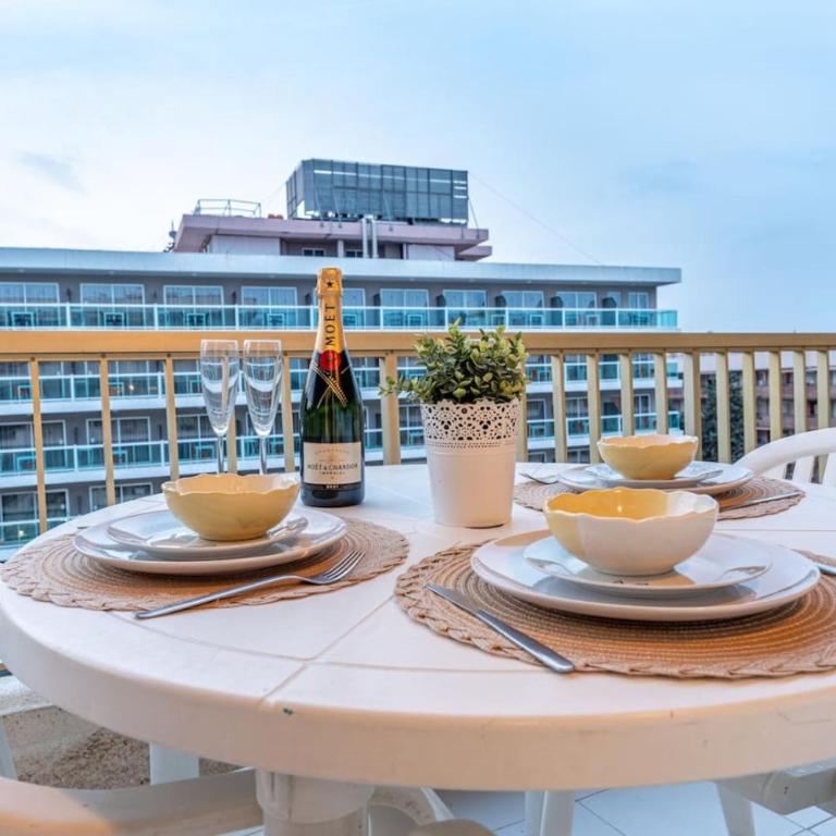 Salou Moderno Cozy 5pax Wifi AA Parking - Two-Bedroom Apartment with Terrace - 19