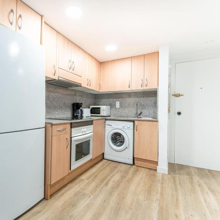 Salou Moderno Cozy 5pax Wifi AA Parking - Two-Bedroom Apartment with Terrace - 16