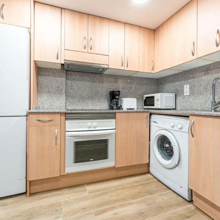 Salou Moderno Cozy 5pax Wifi AA Parking - Two-Bedroom Apartment with Terrace - 15