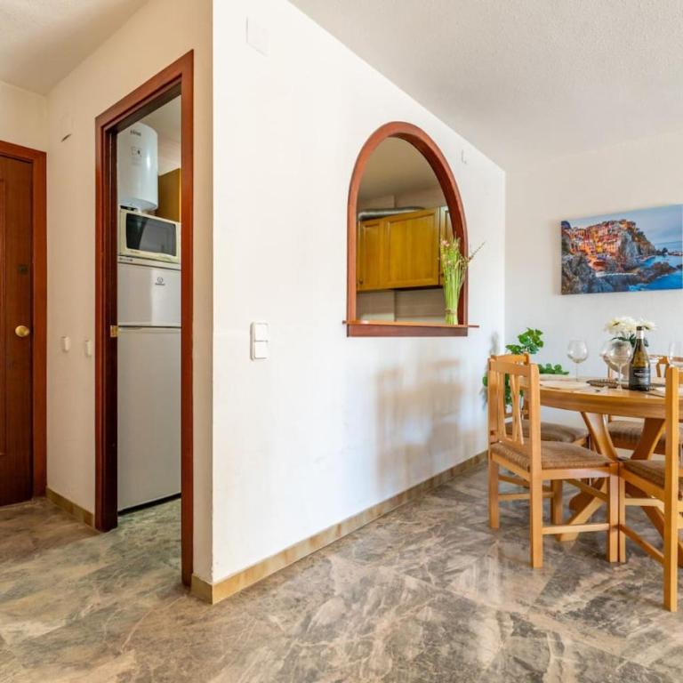 Oasis Salou (6Pax) PortAventura Pool Wifi Parking - Three-Bedroom Apartment with Sea View - 59