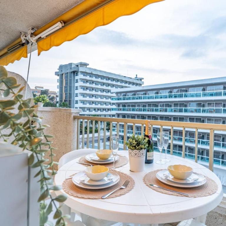 Salou Moderno Cozy 5pax Wifi AA Parking - Two-Bedroom Apartment with Terrace - 12