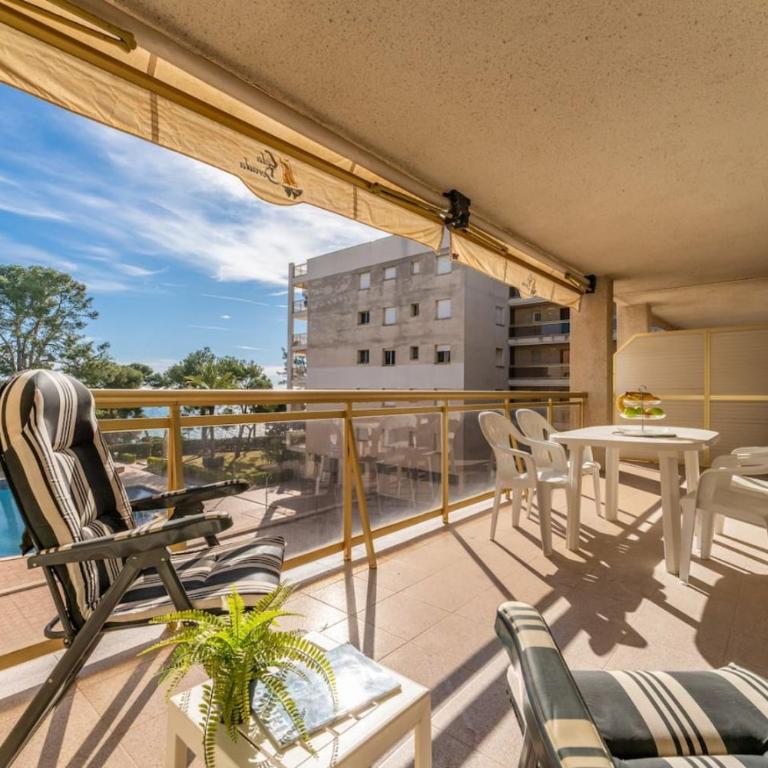 Oasis Salou (6Pax) PortAventura Pool Wifi Parking - Three-Bedroom Apartment with Sea View - 55