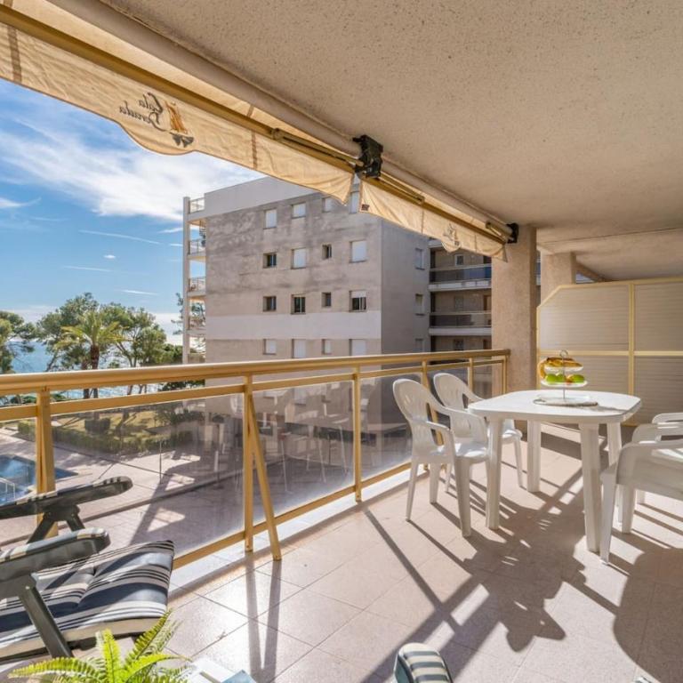 Oasis Salou (6Pax) PortAventura Pool Wifi Parking - Three-Bedroom Apartment with Sea View - 48