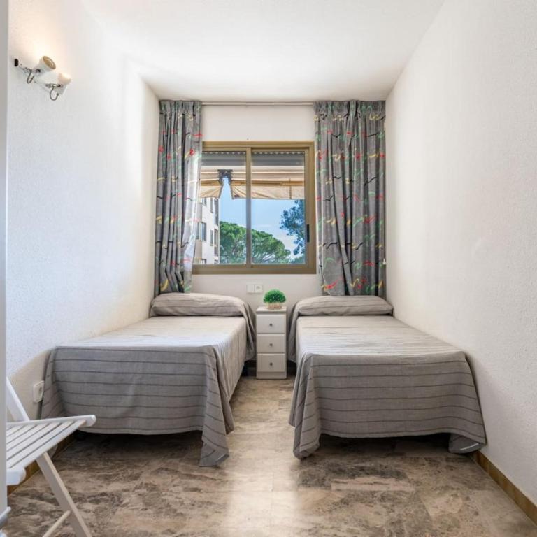 Oasis Salou (6Pax) PortAventura Pool Wifi Parking - Three-Bedroom Apartment with Sea View - 38