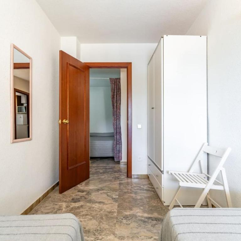 Oasis Salou (6Pax) PortAventura Pool Wifi Parking - Three-Bedroom Apartment with Sea View - 37