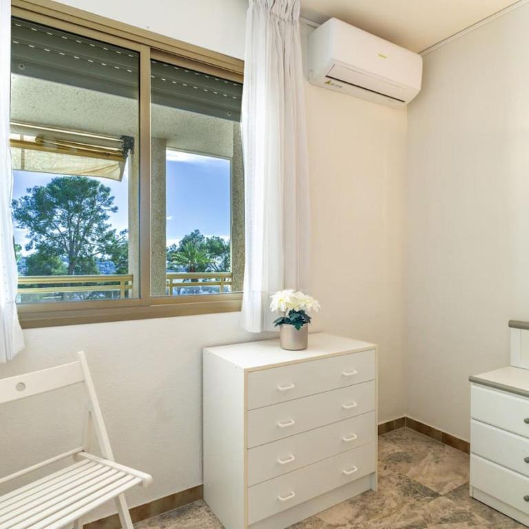 Oasis Salou (6Pax) PortAventura Pool Wifi Parking - Three-Bedroom Apartment with Sea View - 25