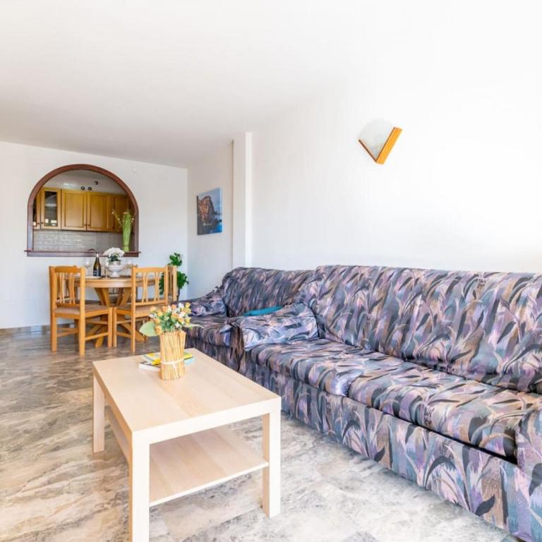 Oasis Salou (6Pax) PortAventura Pool Wifi Parking - Three-Bedroom Apartment with Sea View - 24