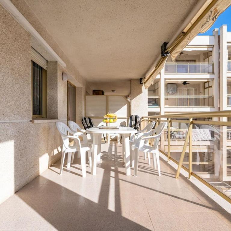 Oasis Salou (6Pax) PortAventura Pool Wifi Parking - Three-Bedroom Apartment with Sea View - 21