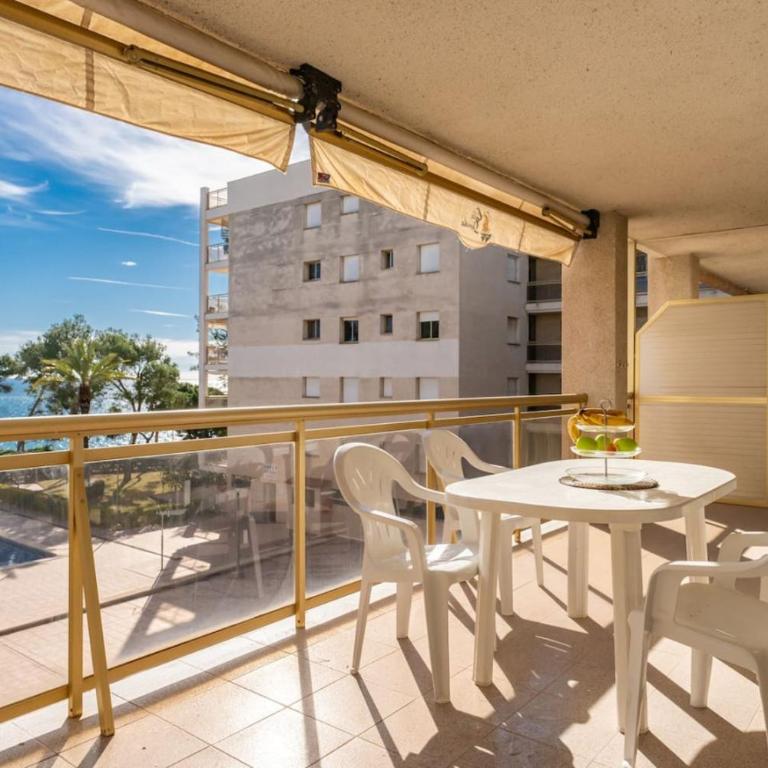 Oasis Salou (6Pax) PortAventura Pool Wifi Parking - Three-Bedroom Apartment with Sea View - 20