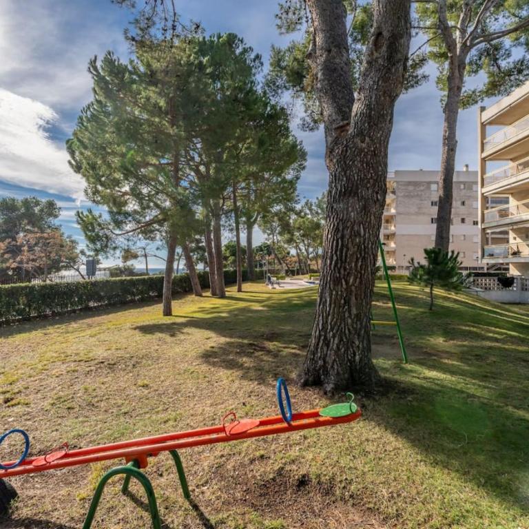 Oasis Salou (6Pax) PortAventura Pool Wifi Parking - Three-Bedroom Apartment with Sea View - 7