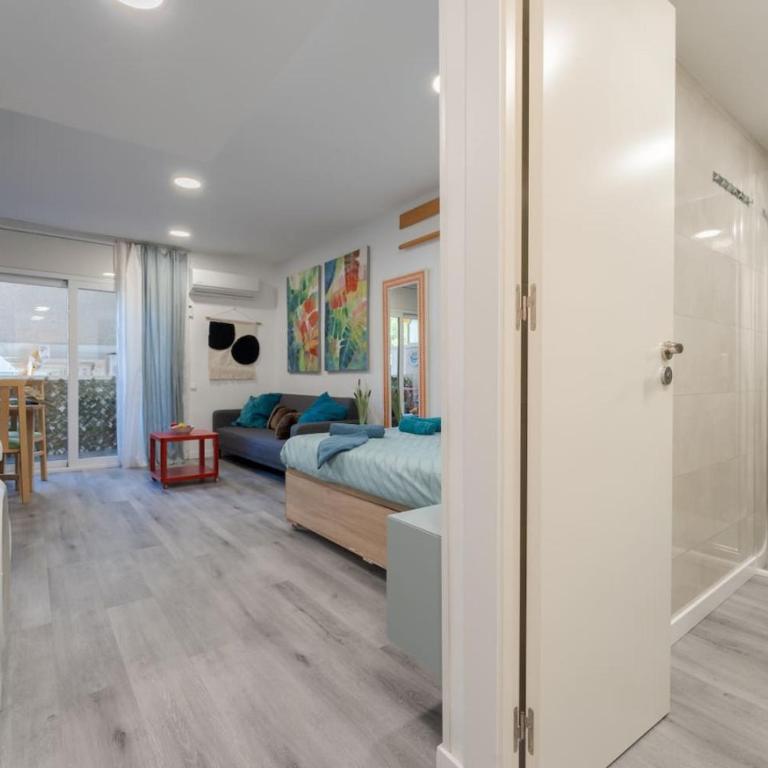 Salou (3pax) Charm Cozy Lovely AC WiFi - Apartment with Pool View - 25
