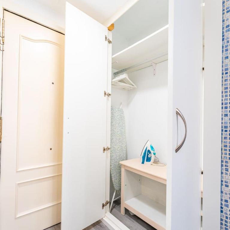 Salou (3pax) Charm Cozy Lovely AC WiFi - Apartment with Pool View - 16