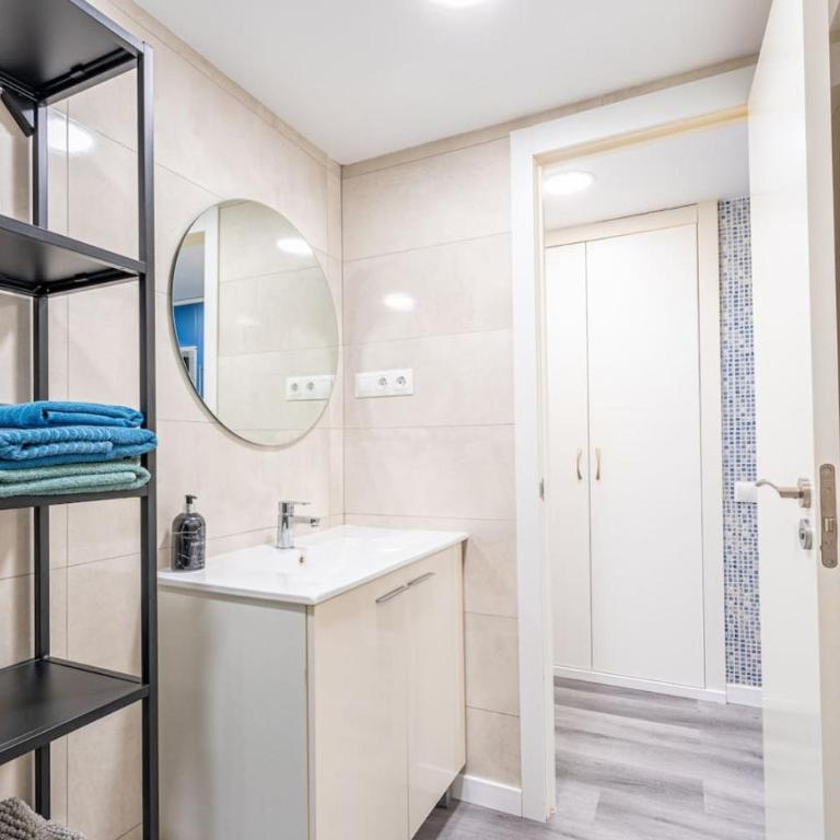 Salou (3pax) Charm Cozy Lovely AC WiFi - Apartment with Pool View - 17