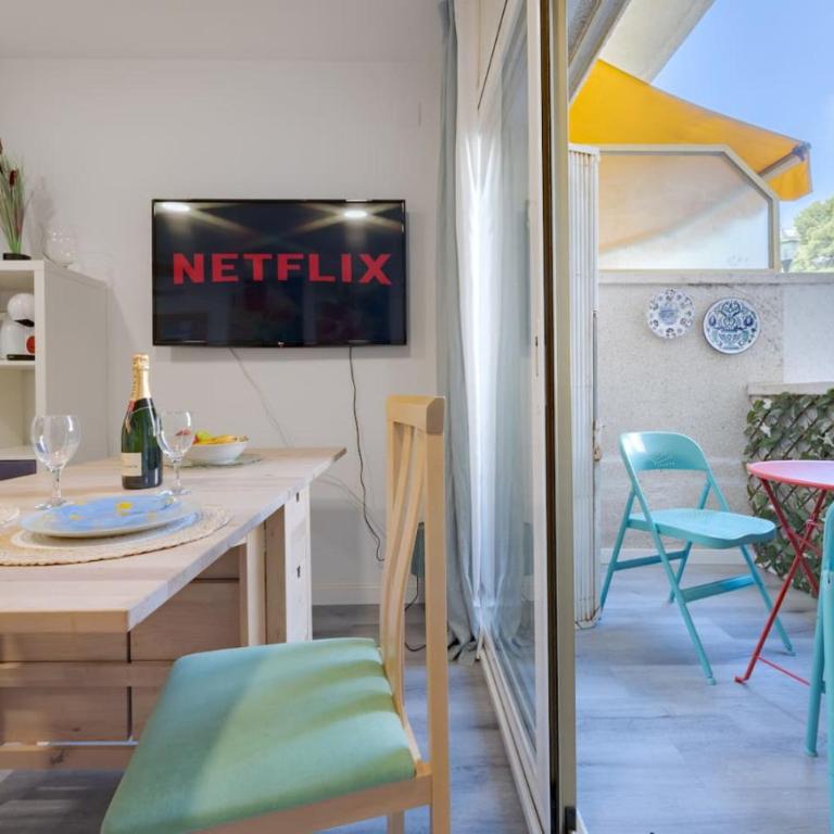 Salou (3pax) Charm Cozy Lovely AC WiFi - Apartment with Pool View - 8