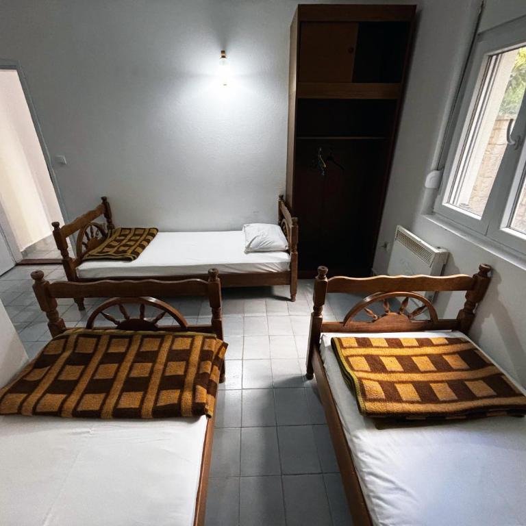 Stone Villa Guesthouse - Niskobudžetna Trokrevetna Soba - 3