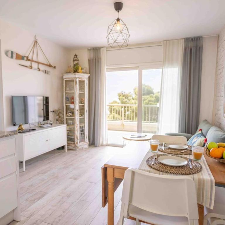 Salou Luxe Stay Chill-out Cozy ( 2BR ) Parking - Two-Bedroom Apartment with Terrace and Sea View - 50