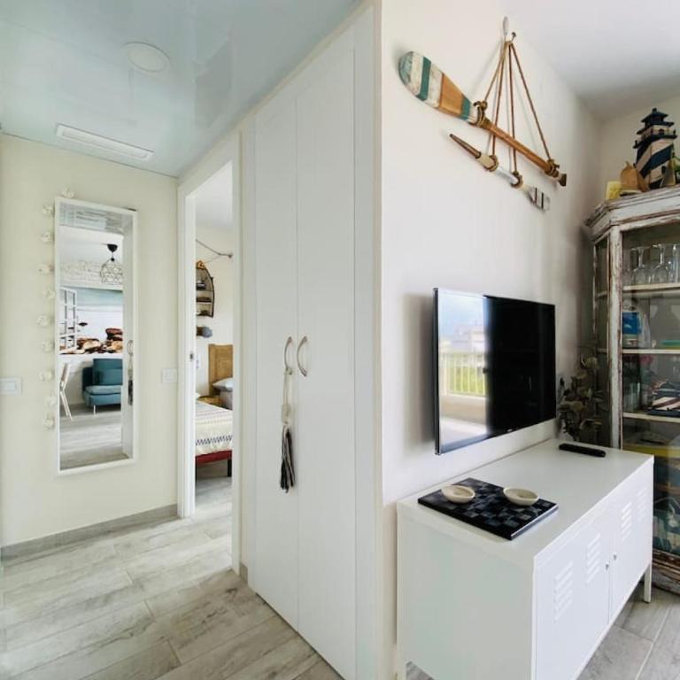 Salou Luxe Stay Chill-out Cozy ( 2BR ) Parking - Two-Bedroom Apartment with Terrace and Sea View - 13