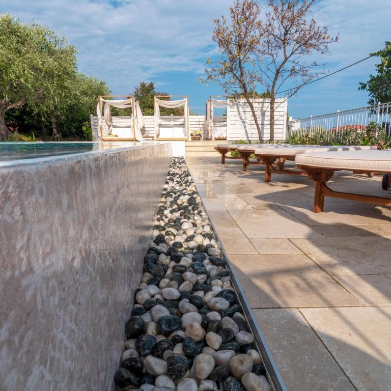 Villa Mimosa Diano Marina: exclusive use villa, garden, barbecue, 3 bedrooms and 3 bathrooms - Villa - 72