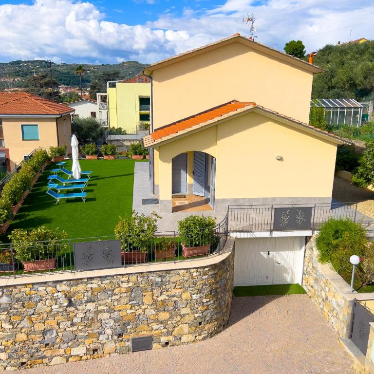 Villa Mimosa Diano Marina: exclusive use villa, garden, barbecue, 3 bedrooms and 3 bathrooms - Villa - 57