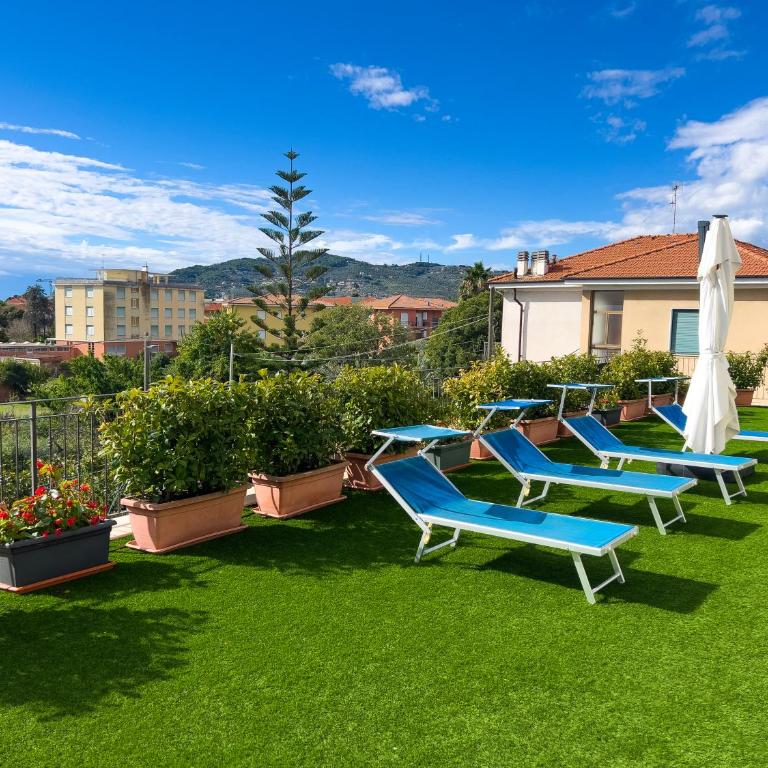 Villa Mimosa Diano Marina: exclusive use villa, garden, barbecue, 3 bedrooms and 3 bathrooms - Villa - 54