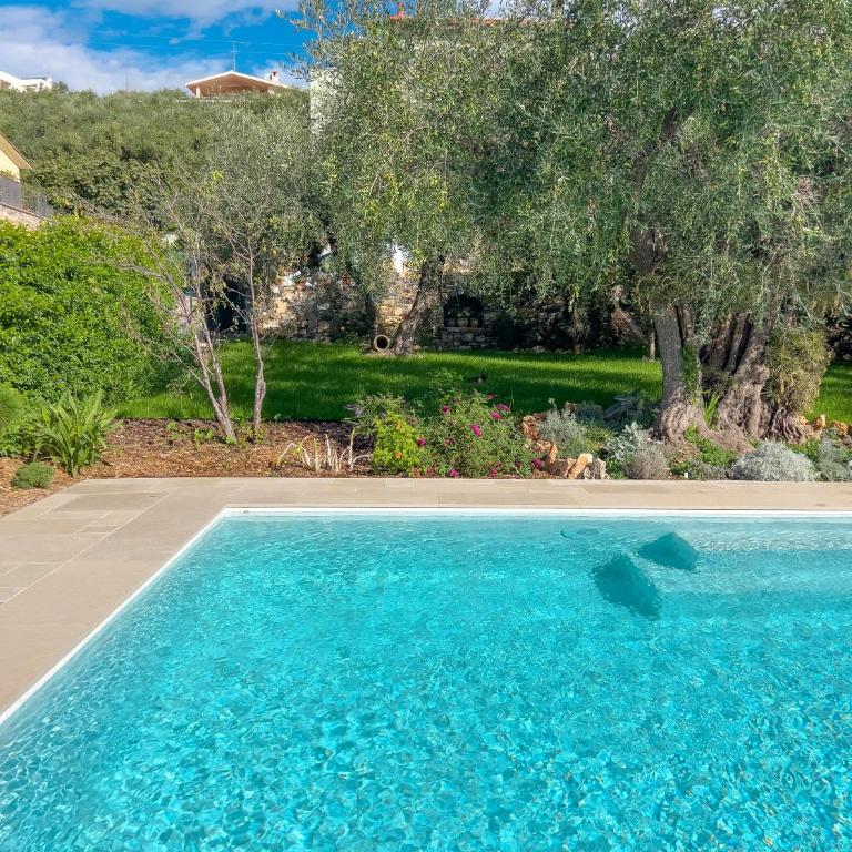 Villa Mimosa Diano Marina: exclusive use villa, garden, barbecue, 3 bedrooms and 3 bathrooms - Villa - 89