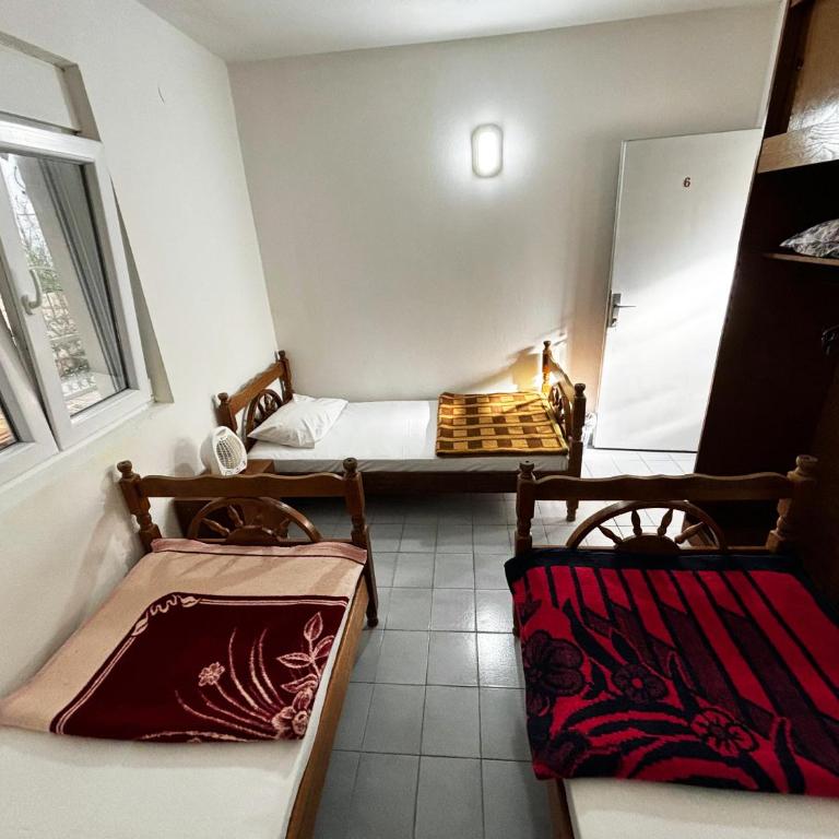 Stone Villa Guesthouse - Economy Trokrevetna Soba sa Zajedničkim Kupatilom - 10