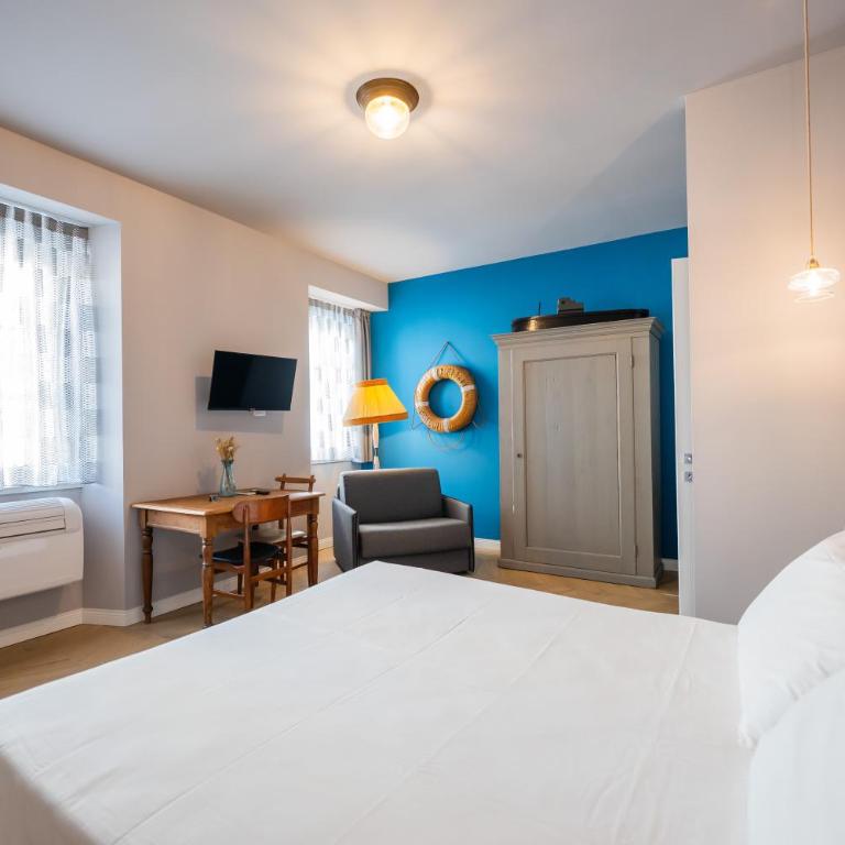 Regina Boutique Suites - Camera Tripla Superior - 3