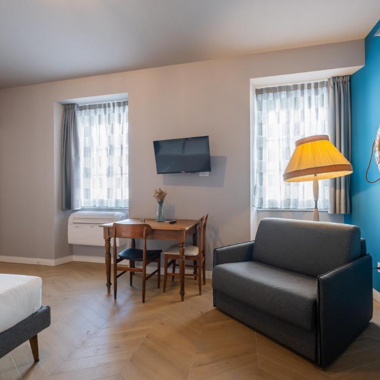 Regina Boutique Suites - Camera Tripla Superior - 7