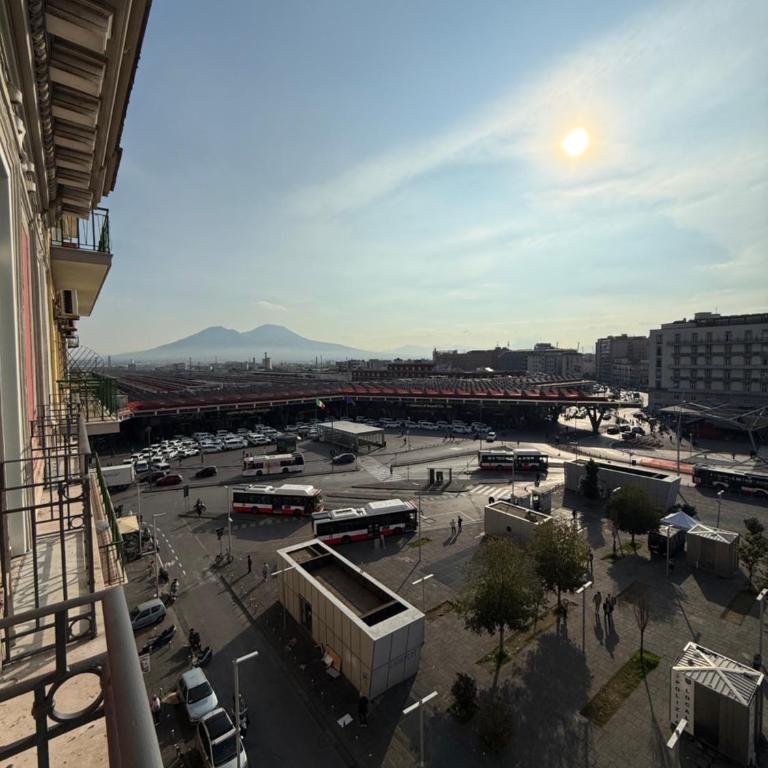 Volta 70 - Deluxe Panoramica Vista Piazza Garibaldi e Vesuvio - 1